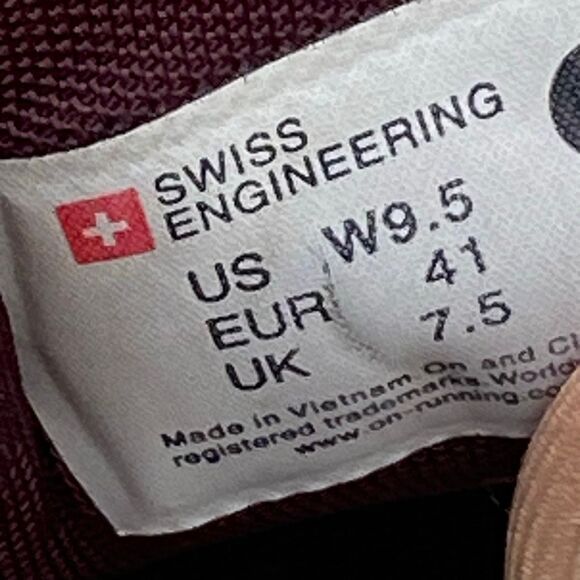 ON CLOUD X SWISS ENGINEERING - Women’s Running Shoes - SIZE 9.5 - Picture 10 of 10